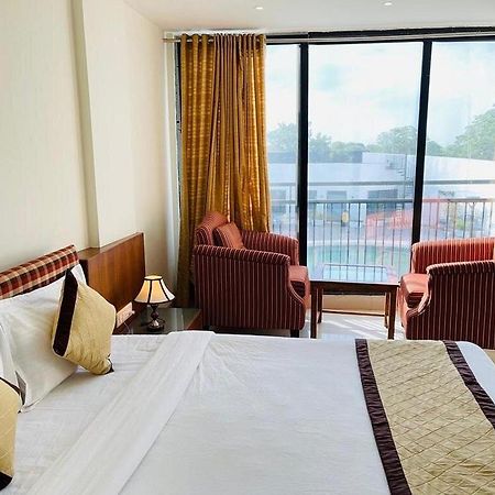 Om Sanctuary Resort By Pinks Hospitality Rupāwati Buitenkant foto