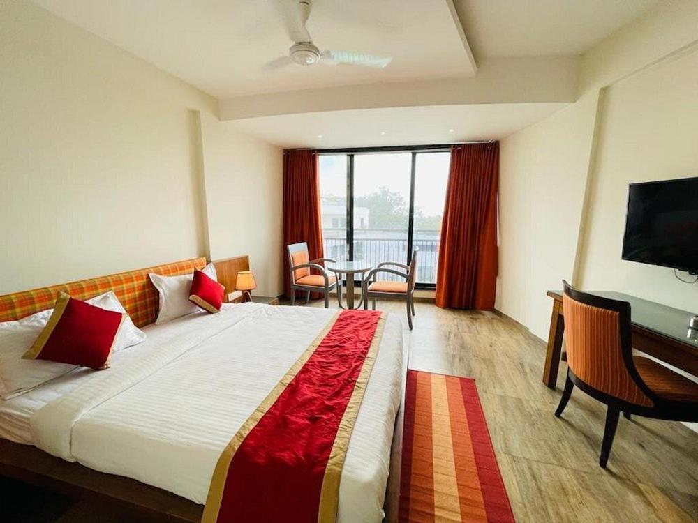 Om Sanctuary Resort By Pinks Hospitality Rupāwati Buitenkant foto