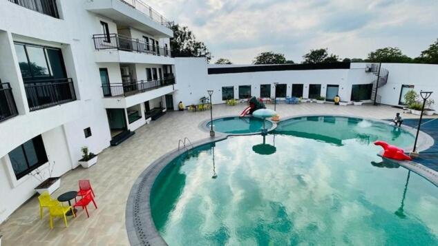 Om Sanctuary Resort By Pinks Hospitality Rupāwati Buitenkant foto